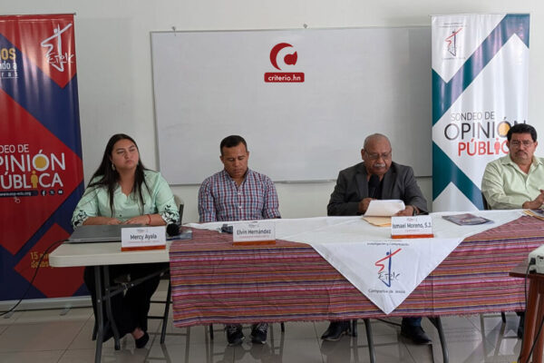 Nasry Asfura, reprobado por la población en sondeo del ERIC-SJ
